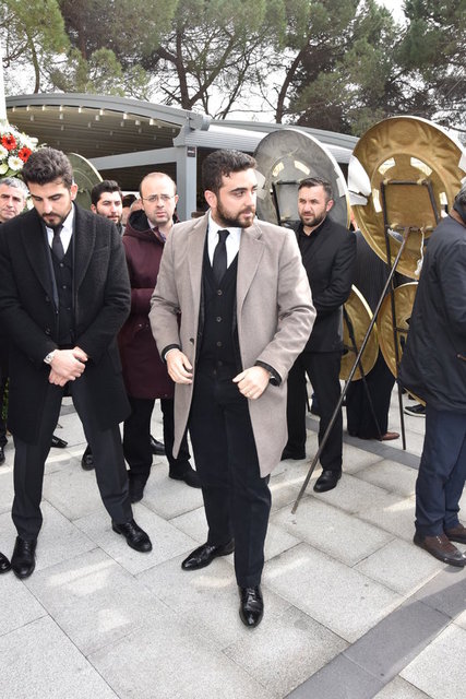 İSMET ÖZTANIK