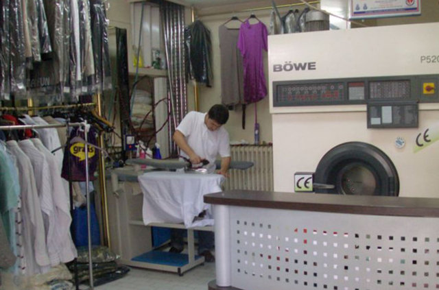 33- İş fikri: Çevreye duyarlı eko temizleme: Sektörde uzun yıllardır boy gösteren geleneksel kuru temizleme işletmelerinin yanı sıra sayıları 20'yi bulan zincir şirketler de faaliyet yürütüyor. Hem de her geçen gün performanslarını daha artırarak. Sektöre getirilen AB standartları çerçevesinde üç yıl önce ikinci el makine ithalatı yasaklandı.