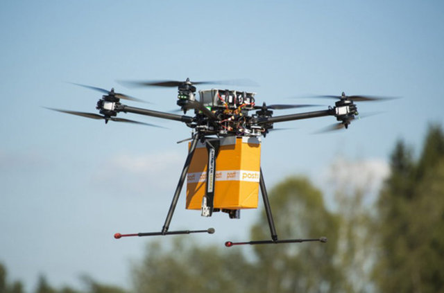 13- İş fikri: Kargo sektöründe drone ile teslimat dönemi yakın zamanda başladı ama henüz dünyanın her yerinde yaygın değil. Amazon ve diğer e ticaret firmalarının denediği bu yöntemler başarılı olmaya yatkınlar. Drone teslimatı özellikle e ticaret sitelerinde ön planda gözüküyor. Ama ileri de şirket evrakları ve kuyumculuk sektöründe de popüler olabilir.