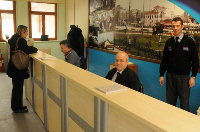 4- İş fikri: Fatura kuyruklarına son: Bir zamanlar elektrik, su, doğalgaz gibi faturaları ödemek için bankada kuyruğa girmek zorunda kaldığımız dönemler tarih olmaya başladı. Keza banka kuyruklarının yerini fatura tahsilat noktaları almaya başladı. Fatura tahsilatı ödeme noktaları aslında dünyada çok yaygın bir sistem.