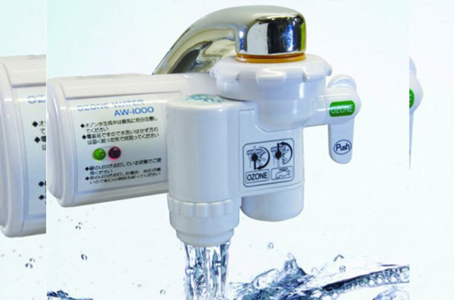 24- İş fikri: Ozmagic: Bu ürünlerden biri olan 'Ozmagic', bu pazarın yeni oyuncuları arasında karşımıza çıkıyor ve bayilik için de girişimcilere fırsat sunuyor. 'OzMagic', musluklara takılarak ozonlu su üretme aracılığıyla sterilizasyon yapan bir ürün. Ürünün Türkiye distribütörlüğünü ise Özcanoğlu Dış Ticaret üstlenmiş. Bayinin peşin mal alımlarını karşılayabilecek kadar işletme sermayesinin olması gerekiyor. Bu miktar sipariş bazında çalışıldığında 500 ile 1000 Euro arasında değişiyor.