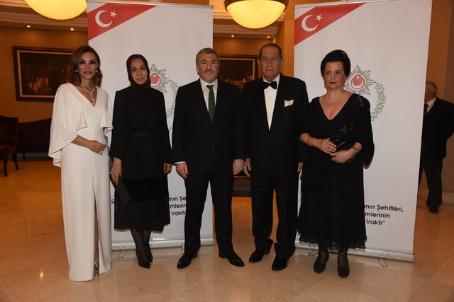 FERYAL GÜLMAN, MÜBERRA - MUSTAFA ÇALIŞKAN, MARAL - MUREN ÖZTEKİN