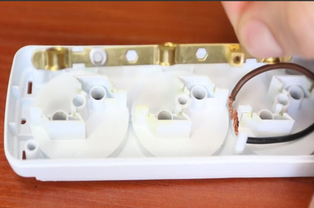 Düzenekten her şeyi çıkardıktan sonra kablolar böyle görünecek. 