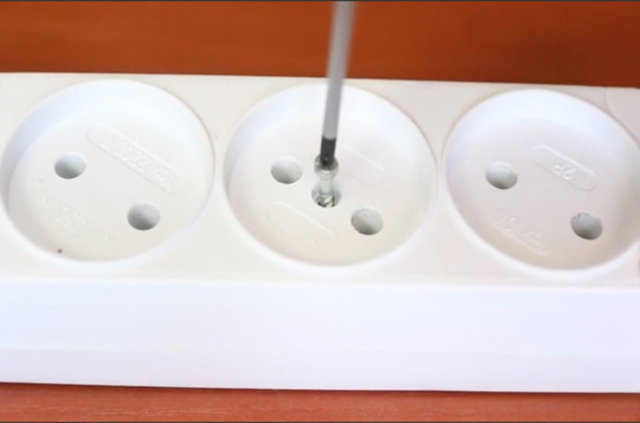 Öncelikle uzatma kablosunu sökün. 