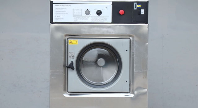 ÇAMAŞIR MAKİNESİNİN İÇİNE GİRDİ, SONRA DA ÇALIŞTIRDI - Son zamanlarda sosyal medya "Çamaşır makinesi adam" ile çalkalanıyor. 