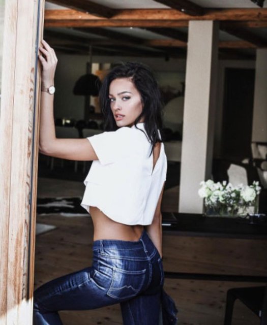 Programla birlikte tanınan Jülide Meryem Ürküt'ün Victoria's Secret podyumunda yürüyeceği söylentisi etrafta dolaşıyor.