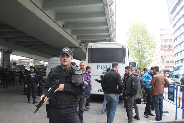 1 Mayıs Emek ve Dayanışma Günü nedeniyle Şişli'nin Mecidiyeköy semtinde sıkı güvenlik önlemleri alındı.
