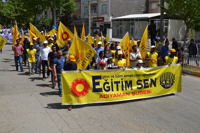 ADIYAMAN - Etkinlikte, 1 Mayıs Tertip Komitesi adına konuşan Eğitim-Sen Şube Başkanı Mehmet Dağdeviren, 1 Mayısı 127'inci kez kutladıklarını ifade etti.