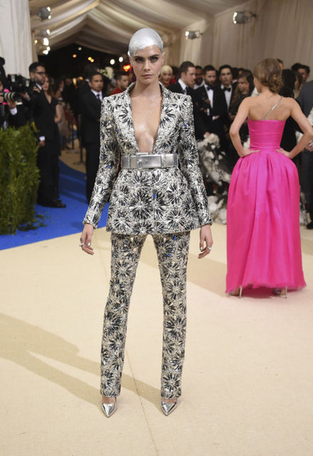 CARA DELEVINGNE
