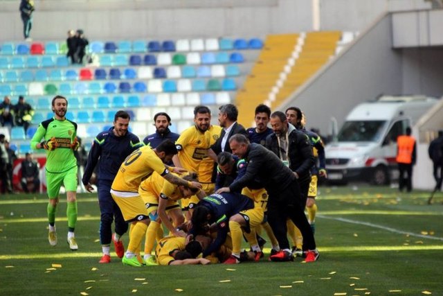 Adana Mavi Bulvar Hali Saha