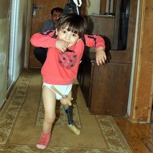 150 liraya yaptığı düzenekle kızına yürümeyi öğretti!
