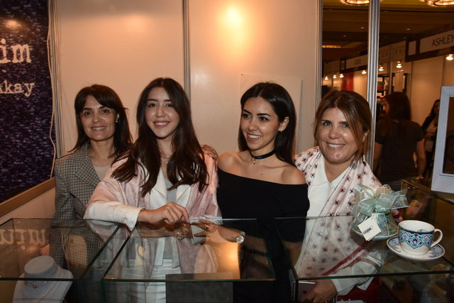 NİDA BOZKURT, DİLA, NİLÜFER BULUT