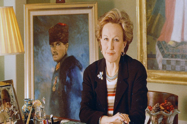 SUNA KIRAÇ - Serveti: 2 milyar dolar - Evli ve tek çocuklu