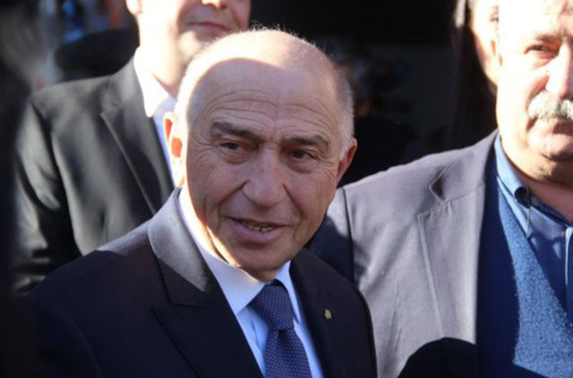 NİHAT ÖZDEMİR - Serveti: 1.6 milyar dolar - Evli ve 2 çocuklu