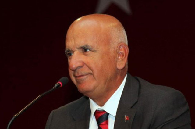 FİKRET ÖZTÜRK - Serveti: 400 milyon dolar - Evli ve 3 çocuklu