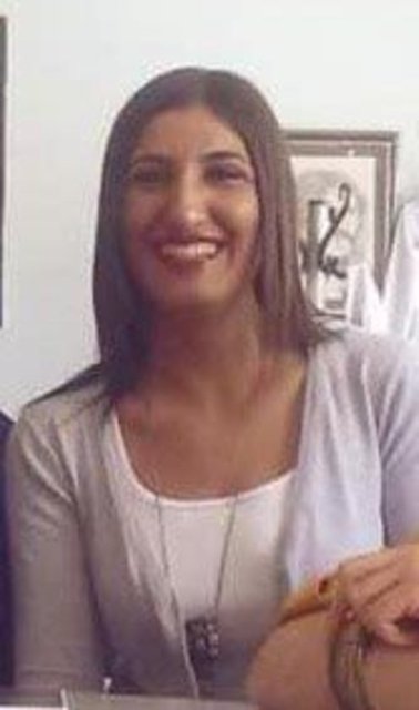 Kumru bu yüzden stres yaşadı ve hemşirelere ve terapistlere ters davrandı. Kumru'nun boğazında nefes alıp vermesi için kanül var. Hastane bize kanüle gerek olmadığını söyledi. Boğazındaki deliğin ameliyatla kapatılması için Kumru'nun psikolojik olarak hazır olması gerekiyordu ama bu sıkıntılardan ötürü zaman kaybı oldu. Hastanedeki ilk dönem böyle geçti.