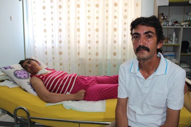 "Türkiye'de kampanyadan toplanan parayı o zaman hastaneye yatırdık, 60 bin Euro, burası hariç. Aslında kampanyaya bir gün içinde karar verildi. Ben ağabeyimle konuşmuştum, ilk etapta gerekli 60 bin Euro'nun yarısını o, yarısını da ben kredi olarak çekecektik. Arkadaşlarımız, 'bu hasta hepimizin hastası' diyerek sosyal medya üzerinden kampanya başlattılar.