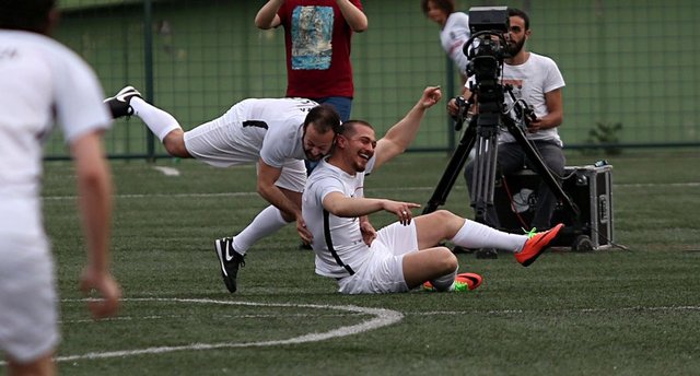 'İçerde'nin tek golü, maçın başlarında Çağatay Ulusoy'dan geldi. Tüm ekibin sevinçlerini, Ulusoy'la paylaştığı anlar etkinliğin unutulmaz anlarındandı.