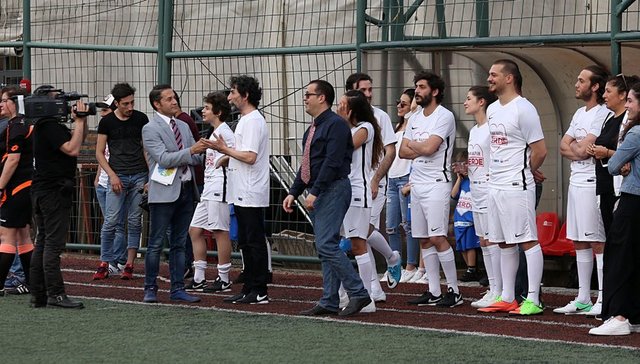 Elde edilen tüm gelirin, çocukların geleceğe umutla bakmalarını sağlayacak Tekirdağ Mika-Der İçerde Spor Rehabilitasyon Merkezi'ne bağışlandığı maçtan en renkli anlar, 20 Mayıs Cumartesi günü Show TV'de ekranlara gelecek.