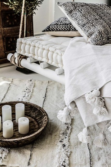 Öncelikle soğuk, İskandinav ülkelerini temsil eder. Bu nedenle İskandinav insanları aydınlık bir ortam yaratmak için ferah renkleri tercih eder.