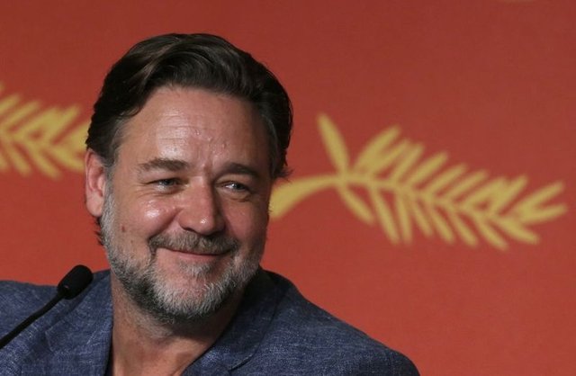 Russel Crowe da UFO'lara inanan oyuncular arasında