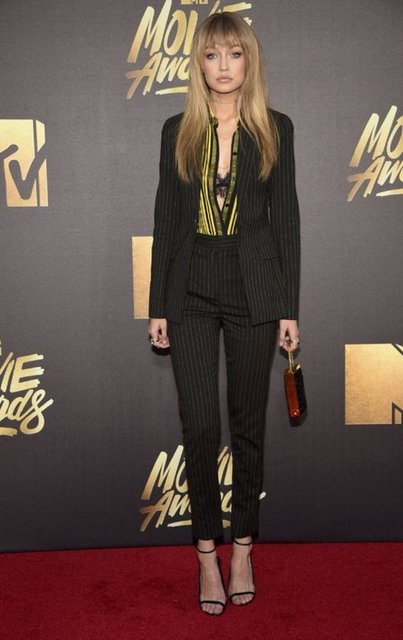 Sevgilisi Zayn Malik ile uzaylılara inanan Gigi Hadid bir röportajında kendisinin ve sevgilisinin hayatın Dünya'nın ötesinde olduğuna inandıklarını açıkladı