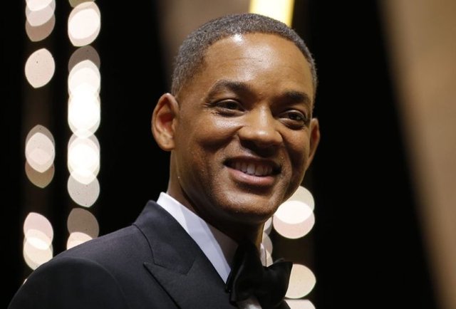 Sanatçı Will Smith, evrendeki tek varlığın insan olmadığını aktaran ünlüler arasında...  
