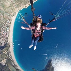 Yürüme engelli İngiliz turist Rosa Spencer hayalini Fethiye'de gerçekleştirdi!