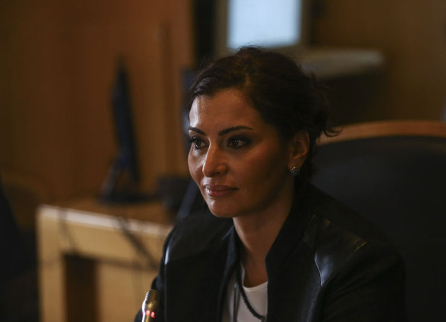 Hande Fırat (Muhabir, Televizyoncu, Yazar)