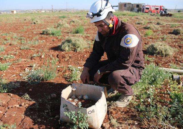Özellikle düştükten sonra patlamayan misket bombaları, hasat döneminde çiftçiler için risk oluşturuyor.