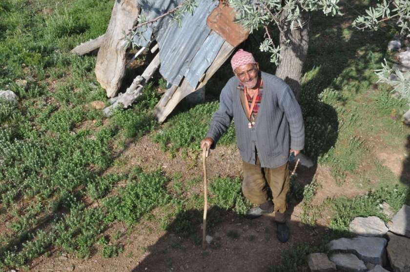 <p>Konya'da 81 yaşındaki keçi çobanı Durali Kaba, 47 yıl önce belediye başkanının \