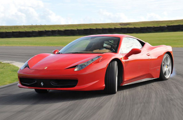 Edinson Cavani (PSG) - Ferrari 458 Italia