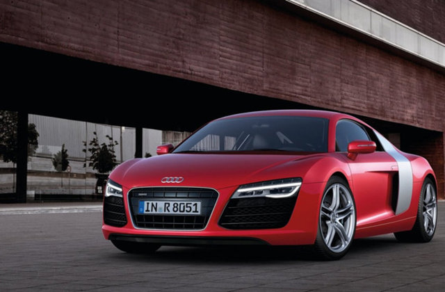 Luis Suarez (FC Barcelona) - Audi R8