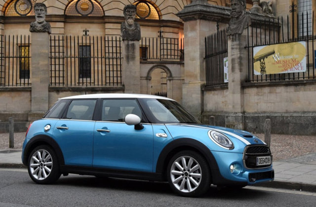 N'Golo Kanté (Chelsea) - Mini Cooper SD