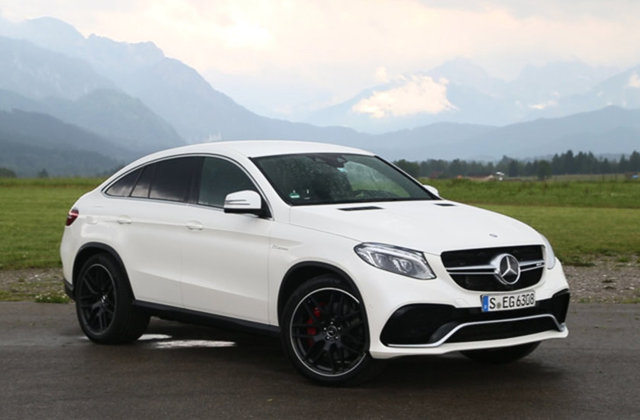 Eliaquim Mangala (Manchester City) - Mercedes GLE Coupe 63 AMG