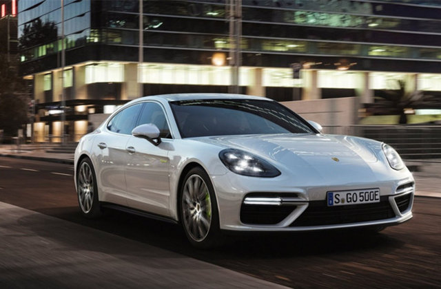 Carlos Tevez (Shanghai Shenhua) - Porsche Panamera Turbo S