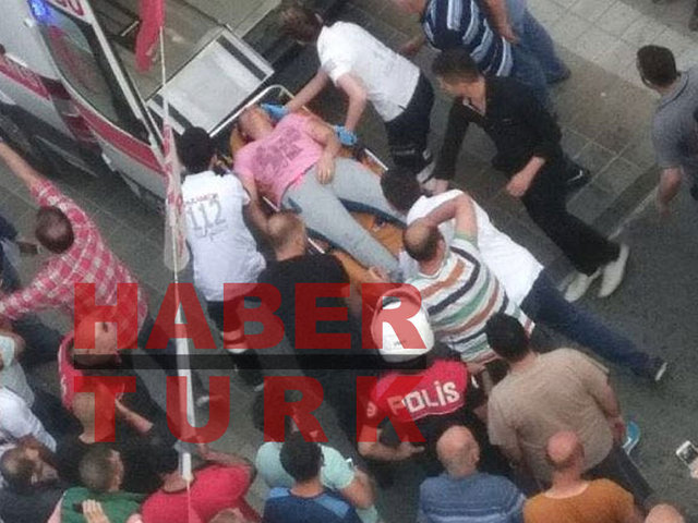 Habertürk Haber Merkezi'nden Müslim Sarıyar ve Yusuf Doğan'ın haberine göre, Haznedar Mahallesi Menderes Caddesi Yürüyüş yoluna akşam saat 19.30 sıralarında otomobille gelen kimliği belirsiz kişiler uzun namlulu otomatik silahla çevreyi taradı.