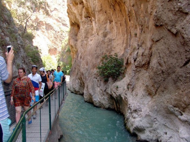 Bölgede çamur banyosu da yapılıyor. 