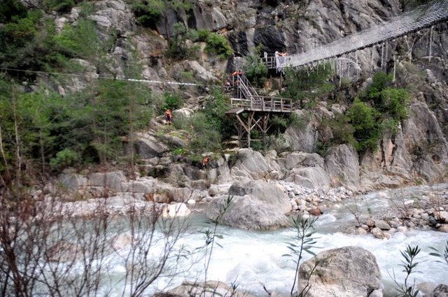 Eğer adrenalin meraklısıysanız, tel üzerinden kanyonu geçmelisiniz!