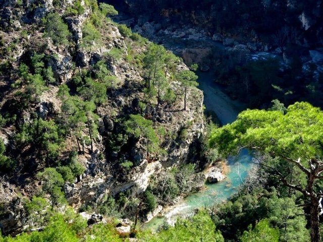 GÜVER KANYONU, ANTALYA - Güver kanyonu, Antalya Döşemealtı'nda yer alan, karstik kayaçlar üzerinde oluşmuş. 