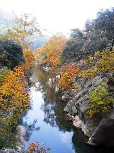 Ancak malesef yazıtın bir kısmı yıllar önce tahrip edilmiş.