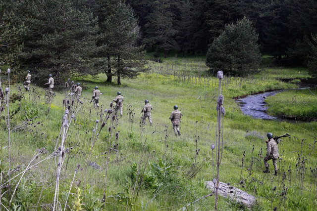 KILIÇDAROĞLU'NUN "ADALET YÜRÜYÜŞÜ"NDE 7. GÜN - Kılıçdaroğlu'nun geçtiği güzargahlarda yoğun güvenlik önlemi alınırken, jandarma da kırsal kesimdeki güvenliği sağladı.