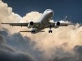 <p>Skytrax, 2017 yılının en iyi havayolu firmalarını Paris'te düzenlenen Air Show'da açıkladı. Yaklaşık 20 milyon kişinin katıldığı ve 325 havayolunun değerlendirildiği listede zirvedeki havayolu bu yıl değişirken, geçen sene 7. sırada olan THY bu sene en iyi havayolları içerisinde 12'inci sırada yer aldı. </p>\n<p>İşte Skytrax'e göre dünyanın en iyi 100 havayolu şirketi...</p>
