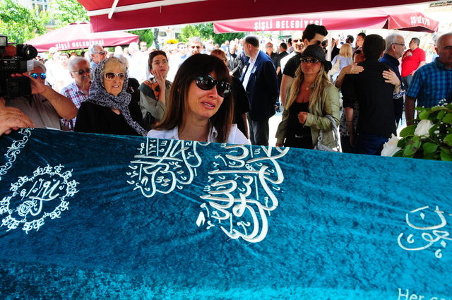 ŞEHNAZ TUNA