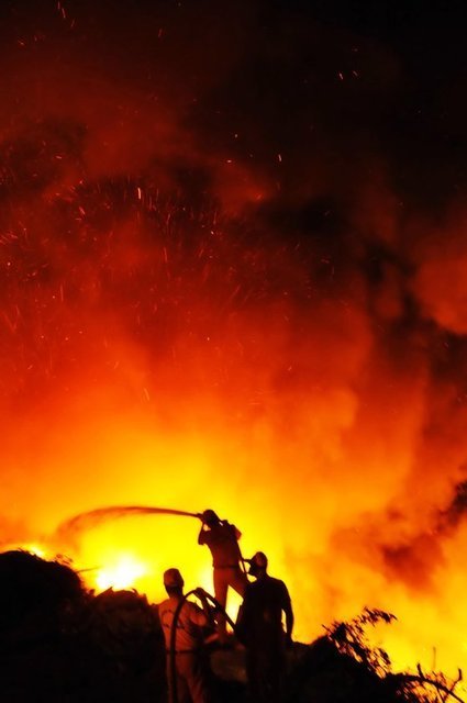 Polis çevrede güvenlik önlemi aldı. Bodrum semaları dumanla kaplandı. Göktepe'deki telefon ve telsiz vericilere yönelen alevler nedeniyle bazı elektrik ve telefon direkleri hasar gördü.