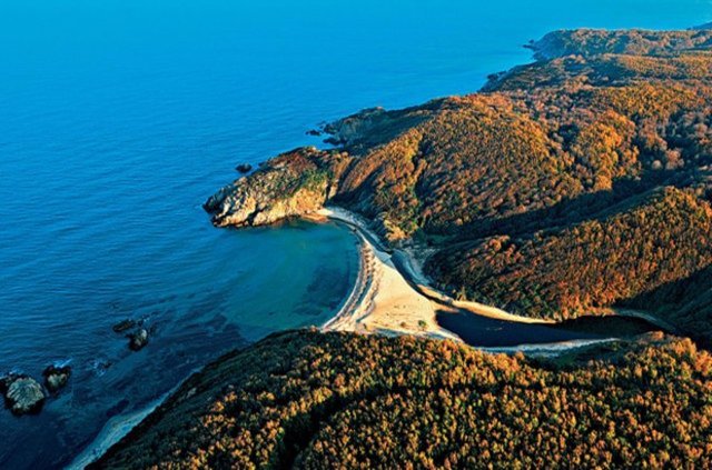 Riva - İstanbul'a yaklaşık 40 kilometre mesafedeki, Anadolu Feneri ile Şile arasında yer alan Riva, Beykoz'un bir diğer yeşil köyü. 