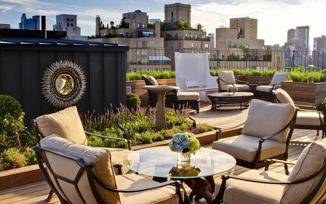 60. The Surrey, New York, ABD