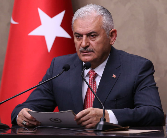 Türkiye'nin en eski tersanelerinden Camialtı Tersanesi'nde mühendislik ve yöneticilik görevlerini yürüttü. İstanbul Deniz Otobüsü İşletmeleri (İDO) Genel Müdürlüğü görevini yaptı. Adalet ve Kalkınma Partisi Kurucular Kurulu üyesi oldu. 58, 59 ve 60, 61, 64. Hükümetlerde Ulaştırma Bakanlığı görevlerini yürüttü. Çok iyi derecede İngilizce, orta derecede Fransızca bilmektedir. Evli ve 3 çocuk babasıdır.