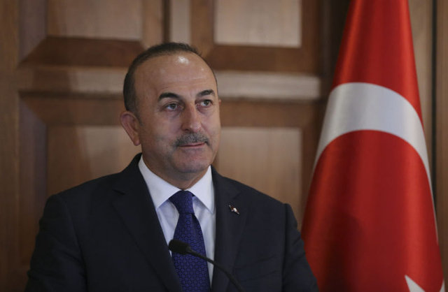 DIŞİŞLERİ BAKANI MEVLÜT ÇAVUŞOĞLU - Mevlüt Çavuşoğlu, 5 Şubat 1968 Alanya/ANTALYA doğumlu. Avrupa Birliği Bakanı ve Başmüzakereci. Adalet ve Kalkınma Partisi(AK Parti) Kurucu Üyesi. 22., 23. ve 24. Dönem Antalya Milletvekili. 2010-2012 döneminde Avrupa Konseyi Parlamenter Meclisi Başkanlığına seçilmiş, bu göreve getirilen ilk Türk Parlamenter olmuştur. AK Parti Dış İlişkilerden Sorumlu Genel Başkan Yardımcılığı görevinde bulunmuştur. Türkiye-Japonya ve Türkiye-ABD Parlamentolararası Dostluk Grubu Başkanlıklarını yürütmüştür. Ankara Üniversitesi Siyasal Bilgiler Fakültesi Uluslararası İlişkiler Bölümü mezunu. 