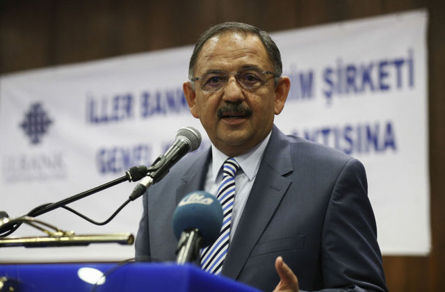 ÇEVRE VE ŞEHİRCİLİK BAKANI MEHMET ÖZHASEKİ - 1957 yılında Kayseri'de doğdu. İlk ve orta öğrenimini Kayseri'de tamamladı. İstanbul Üniversitesi Hukuk Fakültesi'nden mezun oldu. 1980 sonrasında 10 yıl kadar sosyal amaçlı vakıf ve derneklerin kuruluşunda görev aldı. 27 Mart 1994 mahalli seçimlerinde Melikgazi Belediye Başkanlığı'nı kazandı. 23 Haziran 1998 tarihinde Büyükşehir Belediye Meclisi'nde yapılan seçimle Büyükşehir Belediye Başkanlığı'na getirildi. 